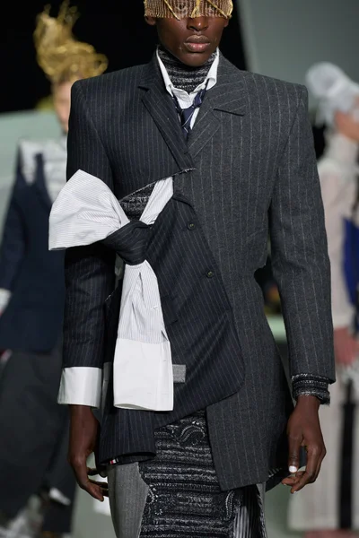 Look 180